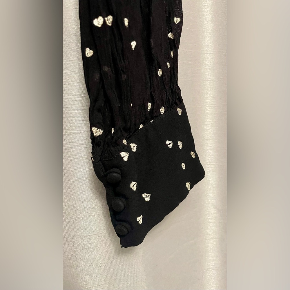 Amalie Hearts Top – Romantic & Modern Elegance - Picture 6 of 8